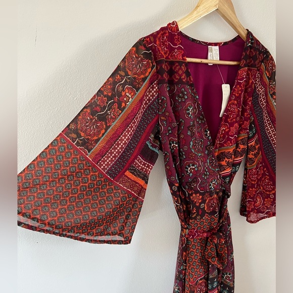 Japna Elegant Paisley Wrap Dress - Picture 3 of 11